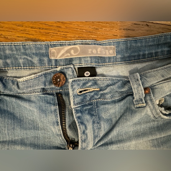 Refuge distressed jean shorts (juniors) - Picture 2 of 5